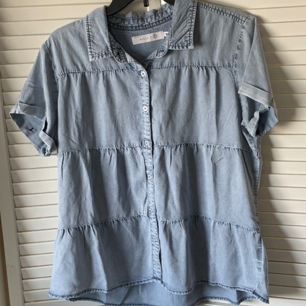 Billy T women’s faded short sleeve button top size M